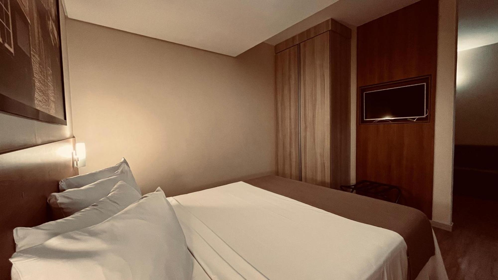 Hotel Amsterdam Montes Claros Exterior foto
